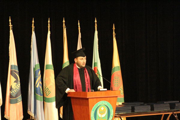 2016-grad08