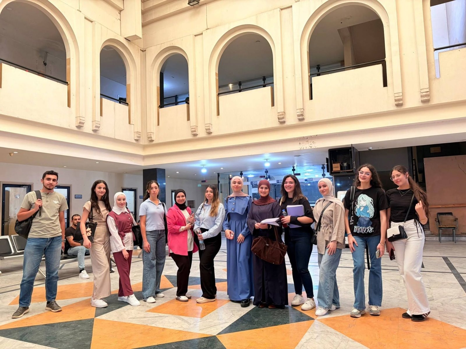 طلّاب جامعة الجنان في زيارة ميدانية إلى بلدية طرابلس