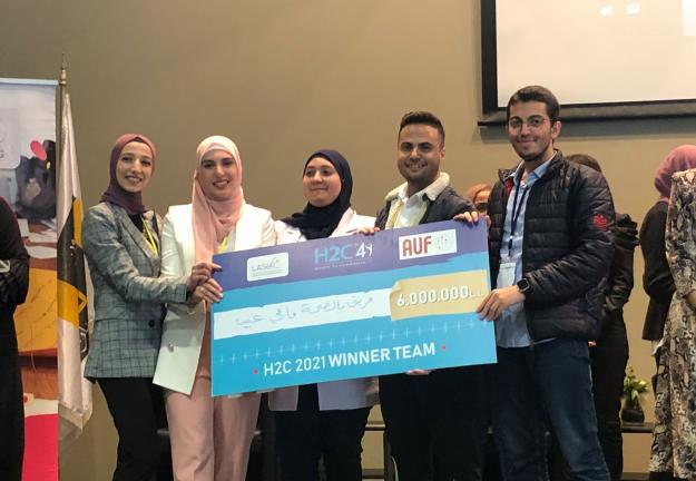 طلاب كلية الصحّة العامّة، يفوزون بمسابقة برنامج H2C4