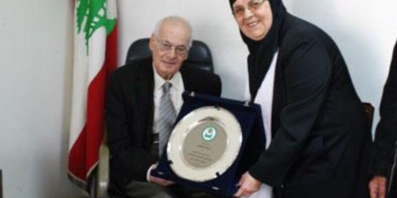 رئيس مجلس الأمناء ينعي دولة الرئيس سليم الحصّ رحمه الله