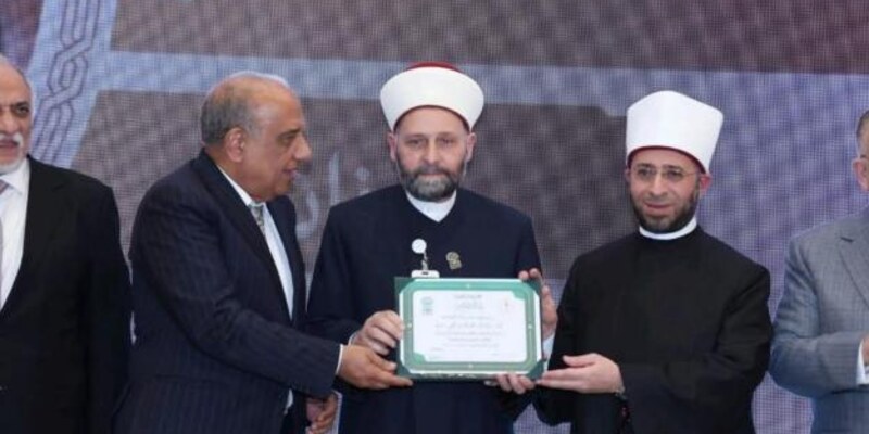وزارة الأوقاف المصريّة تكرّم الدّكتور زياد الحج من جامعة الجنان تقديرًا لجهوده العلميّة