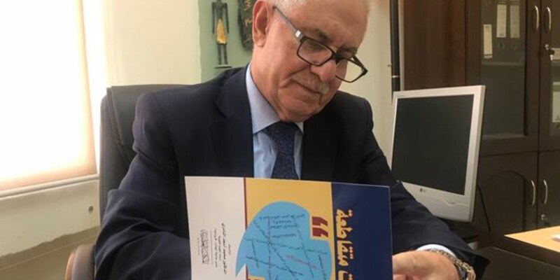 النادري يوقع لأساتذة وموظفي الجنان في صيدا