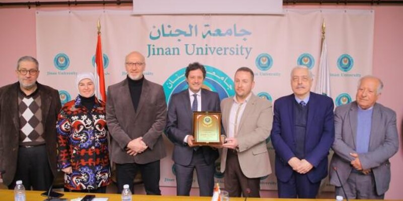 وزير الاعلام في جامعة الجنان