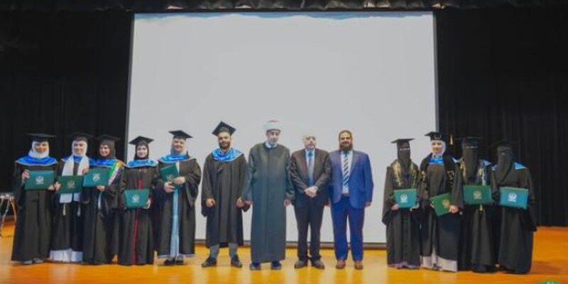 تخرج طلاب مركز الدراسات الإسلاميّة والشريعة للتعليم المُستمر
