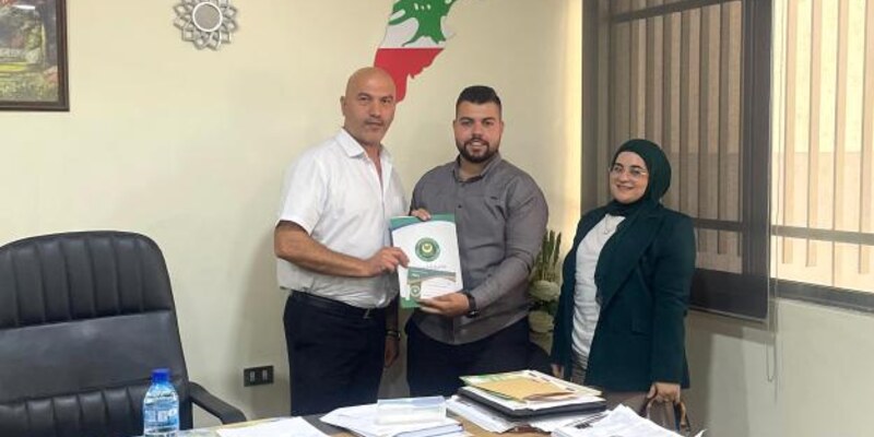 منح مخصّصة للطلاب المتفوّقين