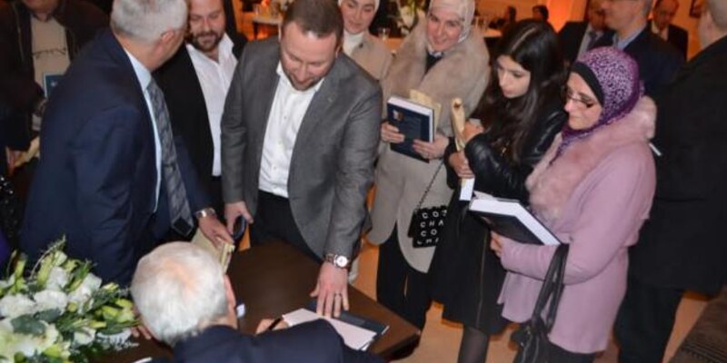 مشاركة في توقيع كتاب سابا زريق