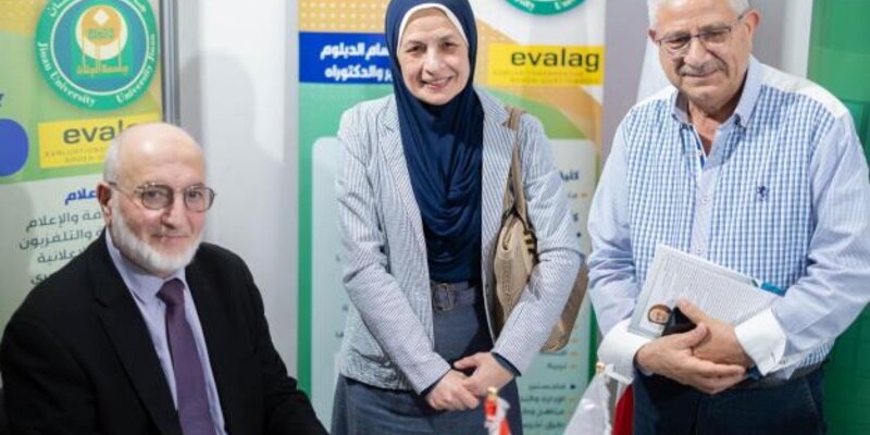 توقيع كتاب عاشوراء للدكتور ماجد الدرويش
