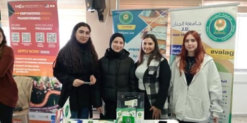 الجنان تستعرض برامجها الأكاديميّة وفرص المنح في معرض القلمون