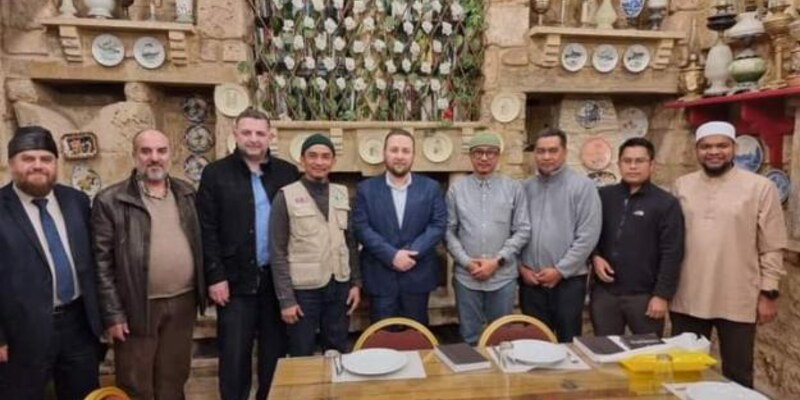 وفد من الحزب الاسلامي الماليزي يزور رئيس مجلس أمناء جامعة الجنان