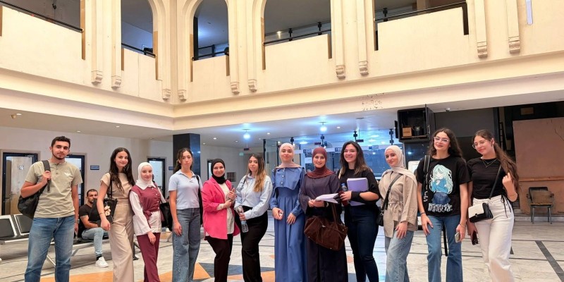 طلّاب جامعة الجنان في زيارة ميدانية إلى بلدية طرابلس